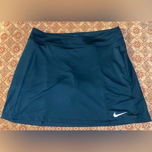 Nike Dry-Fit women’s Navy Blue Skort SZ M pre-Owned